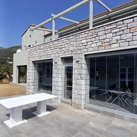 アパート Kotronas Residence